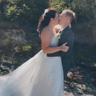 Irmelin & Andreas, 18.07.26 ❤️

Brudekjole @belleamiebrudesalong 
Dress @augustofnorway 
Vipper @lashes.by.imme 
Bryn @kinehudogkroppspleie 
Negler @belissimo.beate
Blomster @mestergronn 
Lokale @ranseilforening 
Solist @neighbourhoodmedicyt 
Gifteringer @seasonsofjewelry 

#bryllupbergen #bryllupsfotograf #weddingspo