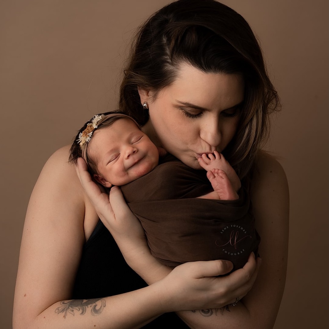 La oss bare pause litt og nyte hvor irriterende søtt dette er. 

Sånn, - da kan du scrolle videre ✨

Interessert i nyfødtfotografering?
Fotograf@lenefossdal.com
Velkommen ✨

#nyfødtfotografering #fotografbergen #newborninspo