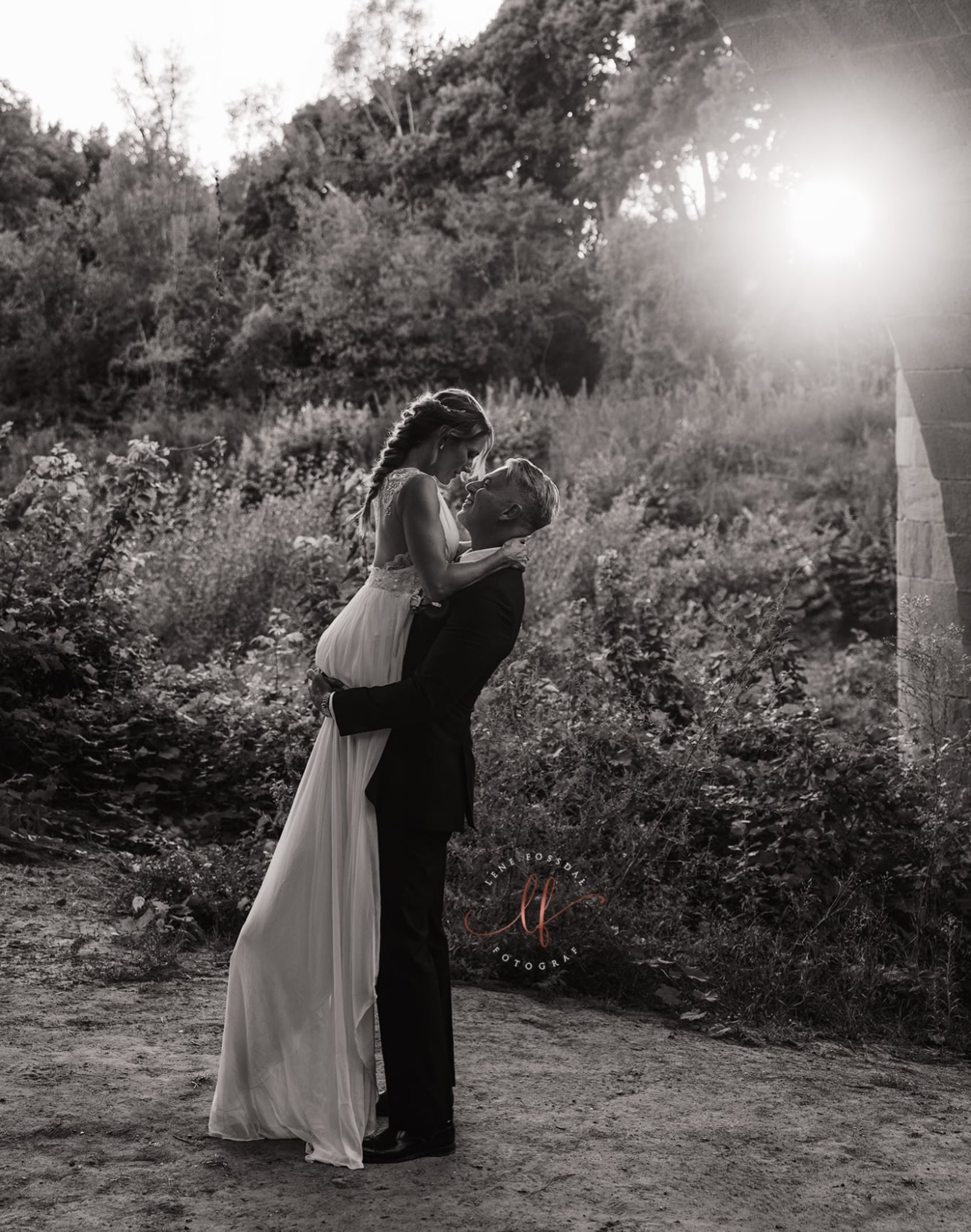 Un moment de calme ✨

Dress @pronovias 
Smoking @dress2killuk 
MUA & hair @bridal.byseline @stylingspotno 
Location Provence, France 
Photo @by.lenefossdal 

#weddinginfrance #provencewedding #weddingphotography
