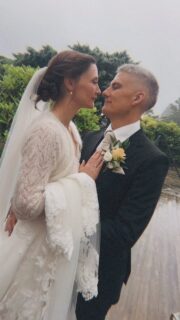 Malin & Jørgen, 08.08.26 ❤️

Brudekjole @brudehuset_bergen 
Dress @dressmannknarvik 
Hår og sminke: @pustfrisoras 
Negler og vipper: @studiobeauute 
Sko @skomani @marco_tozzi_official 
Lokale Litlebergen Båtforening
Blomster @mestergronn_amfiknarvik 

#dyrdalisdal #fotografbergen #bryllupsfotograf